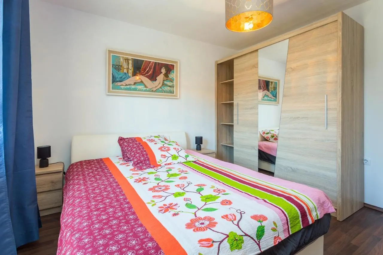 Sunny Apartment Ili Near Amfiteatar Pola Croazia