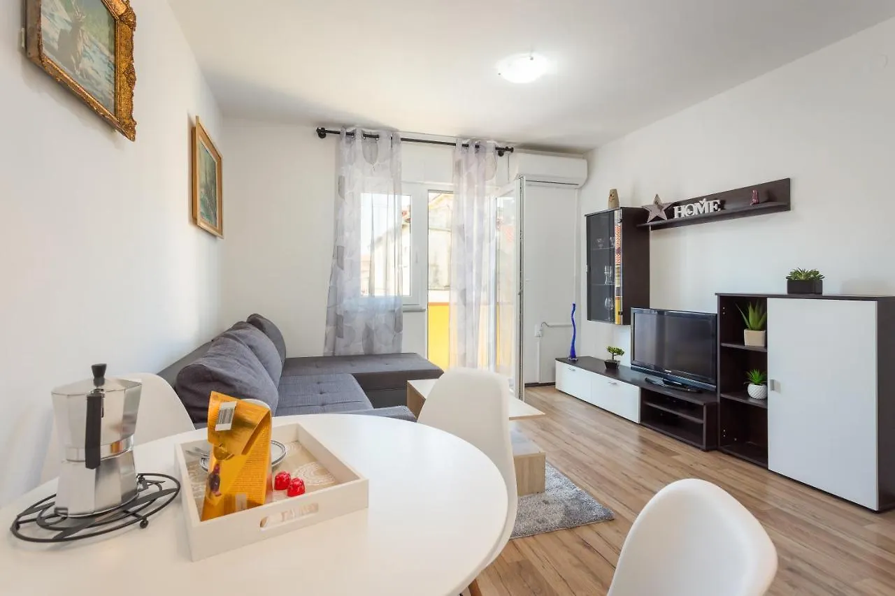 Sunny Apartment Ili Near Amfiteatar PUY