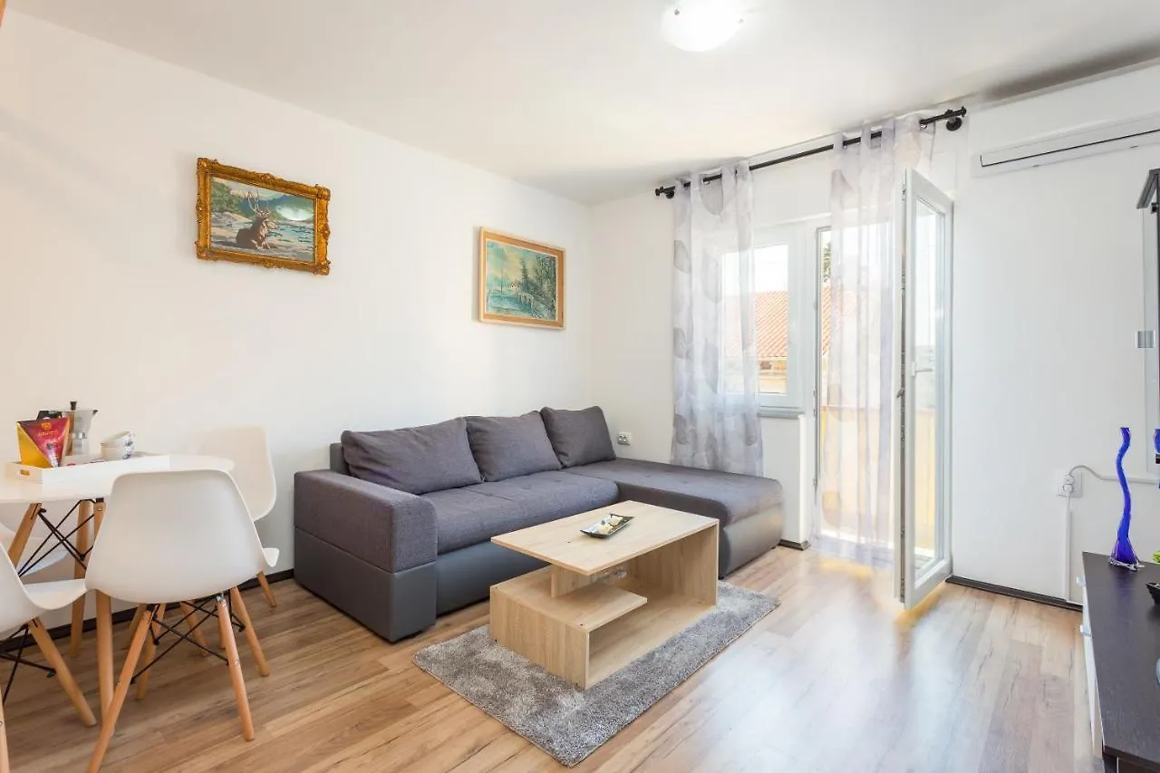 Sunny Apartment Ili Near Amfiteatar PUY