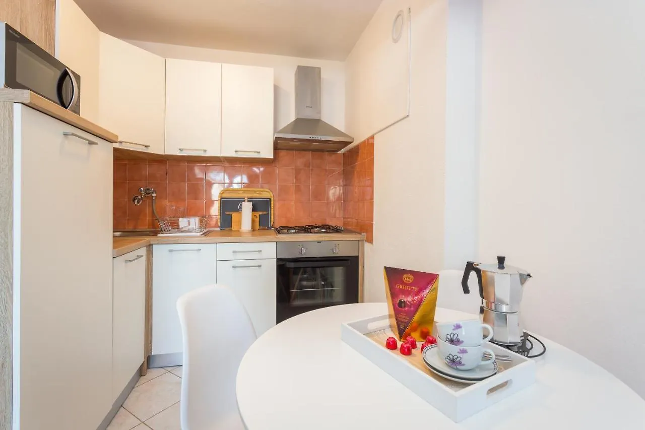 Sunny Apartment Ili Near Amfiteatar Pola 0*,