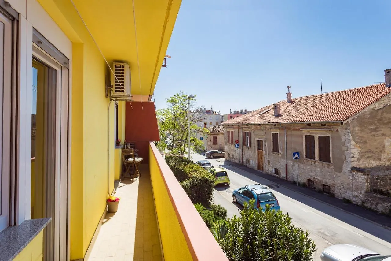 Sunny Apartment Ili Near Amfiteatar PUY