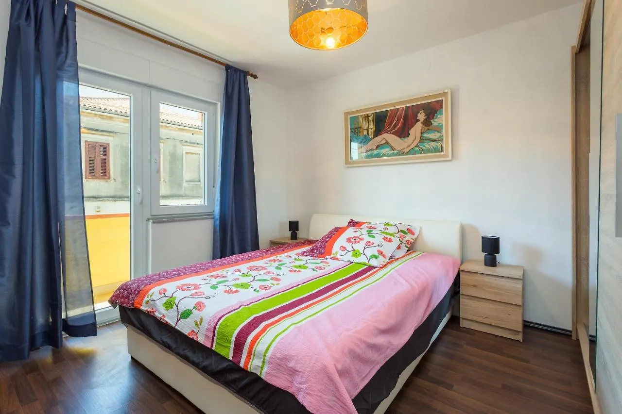 Sunny Apartment Ili Near Amfiteatar Pola 0*,